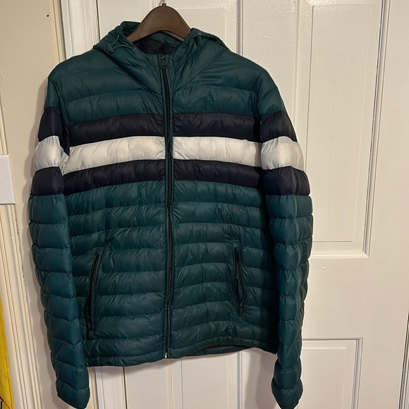 Tommy Hilfiger puffer jacket with hoodie - Picture 1 of 2
